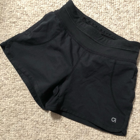 gap compression shorts